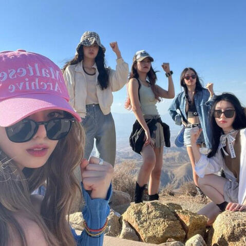 Itzy Hiking