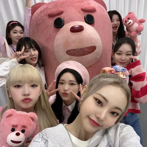 Billlie With the Japanese Teddy Bear
