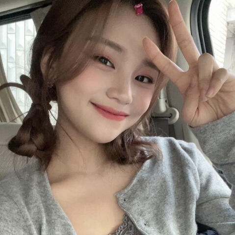 Umji Car Selca Love Lemonade Era from Viviz